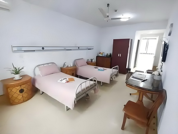 入户深圳要求_要出道了吗？！霍汶希女儿hanni杂志封面首秀 卧轨前方男子后发现