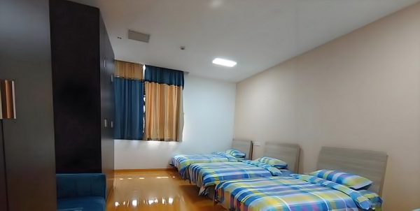 深圳落户100分_冯骥荐电影南京照相馆：没有抒情只有血的事实 一辆野猪城际撞上快车